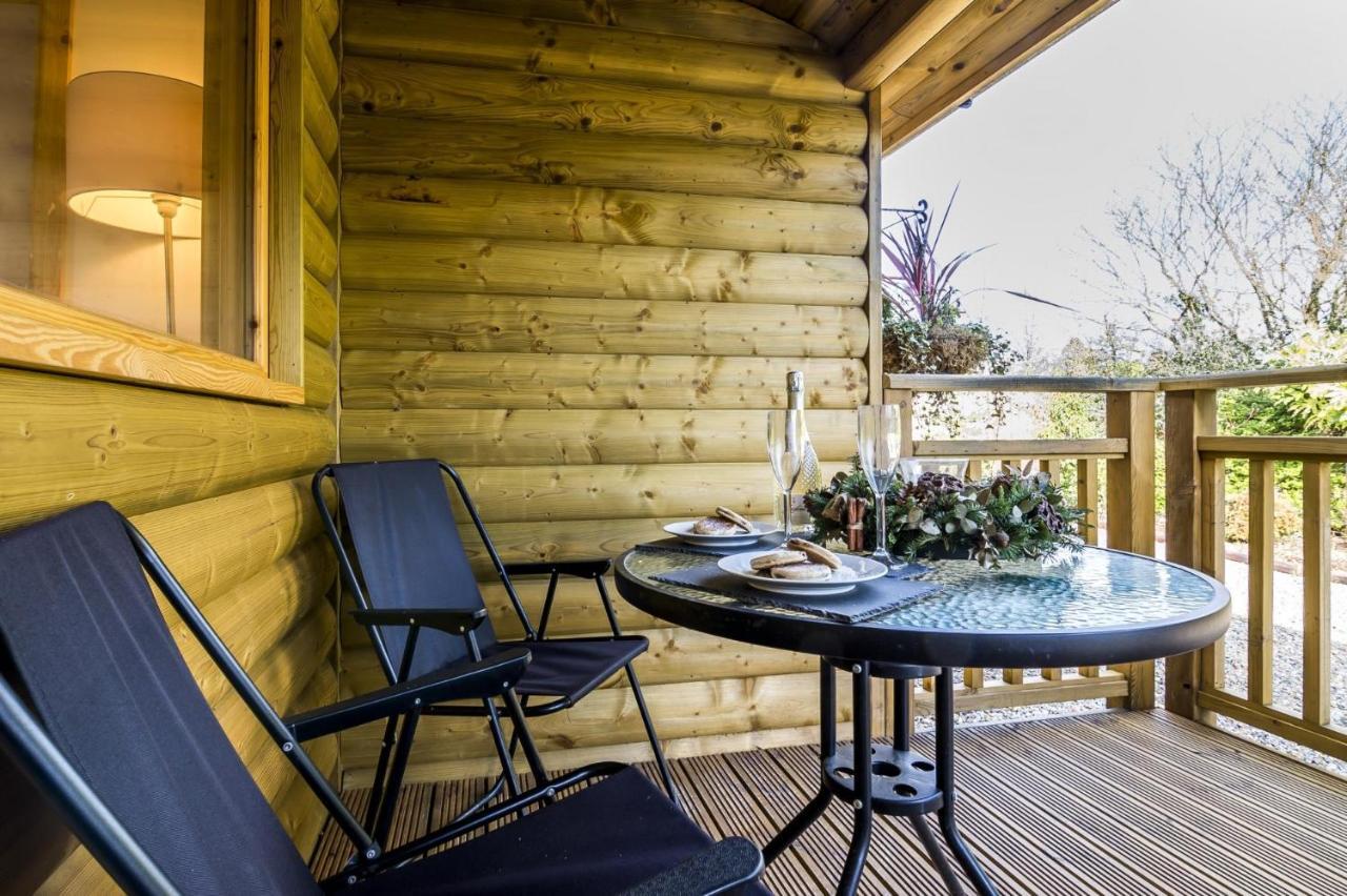 Laurel Lodge - 2 Bedroom Log Cabin - St Florence Saint Florence Bagian luar foto